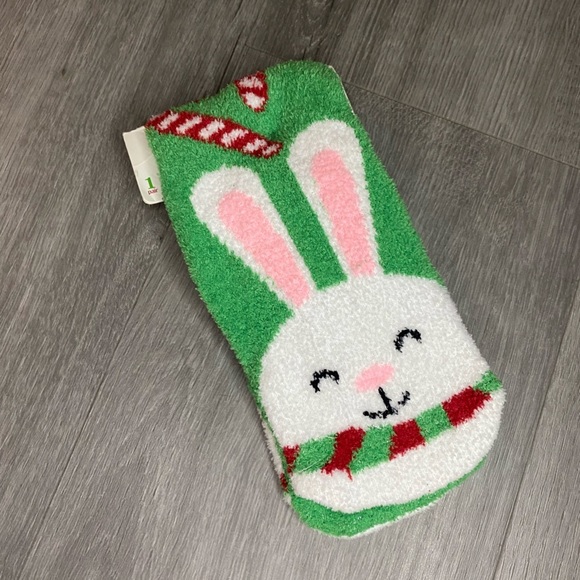 NWT Fuzzy Bunny Holiday Socks - Picture 1 of 2